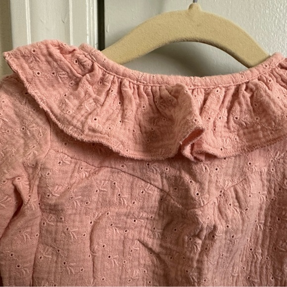 Peach pink eyelet onesie in new condition - Picture 2 of 4